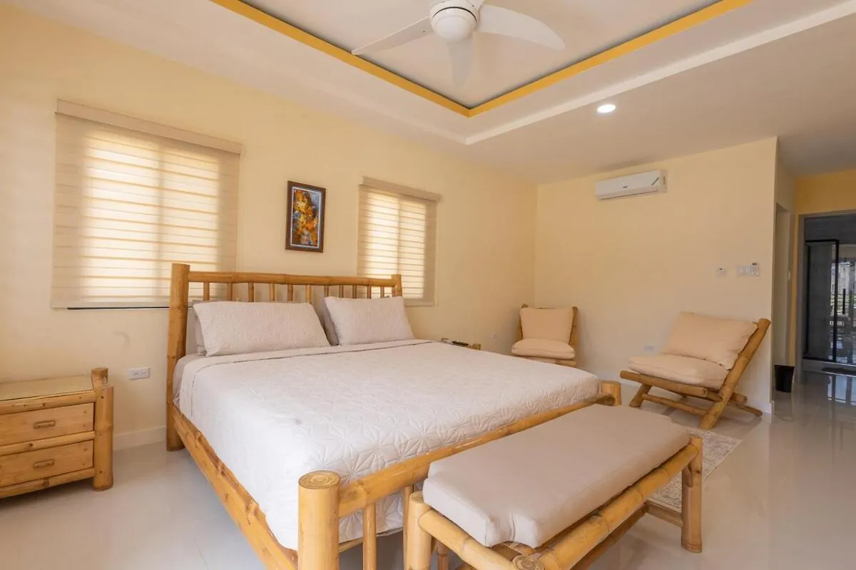 Modern, Spacious, 3Br Hill View Retreat, Central 오쵸 리오스