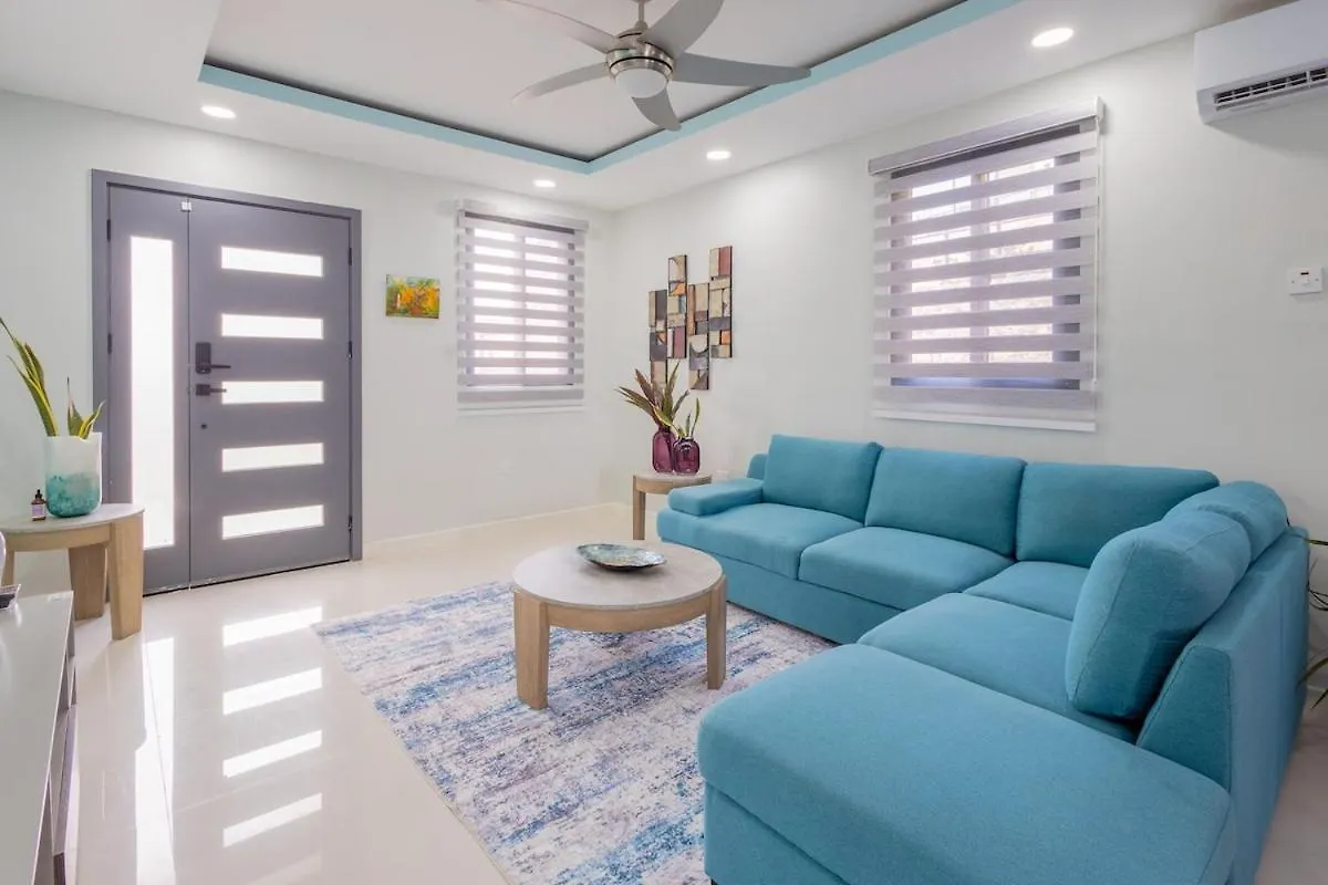 Modern, Spacious, 3Br Hill View Retreat, Central 오쵸 리오스 0*,